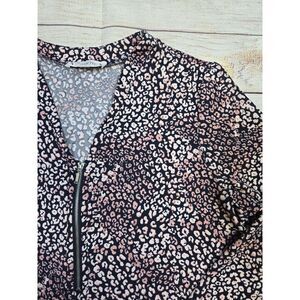 Nanette Lepore Women Size M Top Long Sleeve Half Zip Leopard Cheetah Pink Navy
